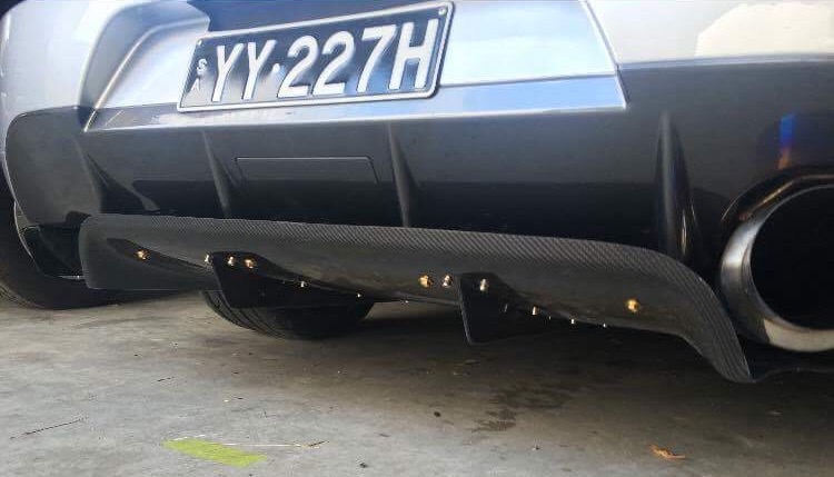 Universal Rear Diffuser With Center Fins – Varis Style 70cm Vortex Aero V9 (Gloss Black)